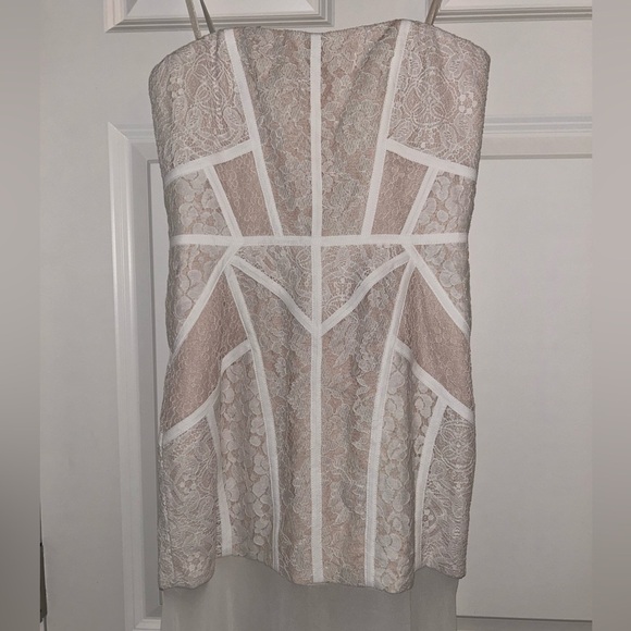 NWT 04 BCBGMAXAZRIA VIVIENNE LACE-BLOCKED Strapless Maxi Chiffon Dress White - Picture 2 of 5